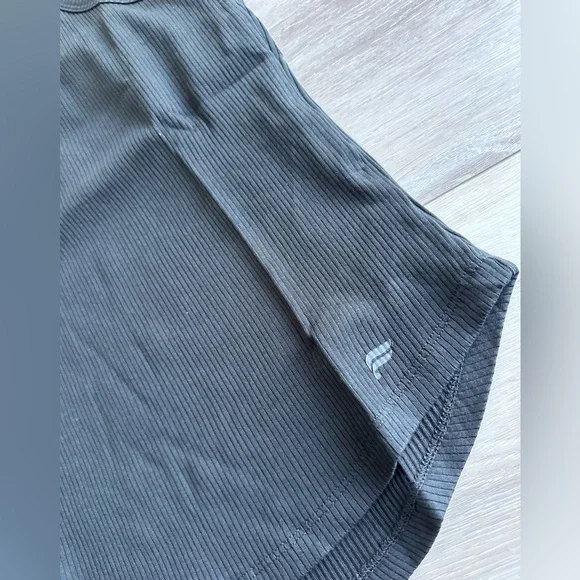 Fabletics HIGH NECK RIB
BUILT IN BRA TANK TOP WOMENS SIZE MEDIUM - Picture 2 of 5